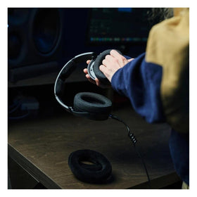 Sennheiser HD 490 PRO wide soundstage for accurate monitoring.