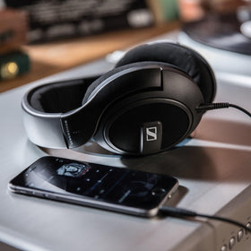 HD 569 3m detachable cable enables flexible home listening.