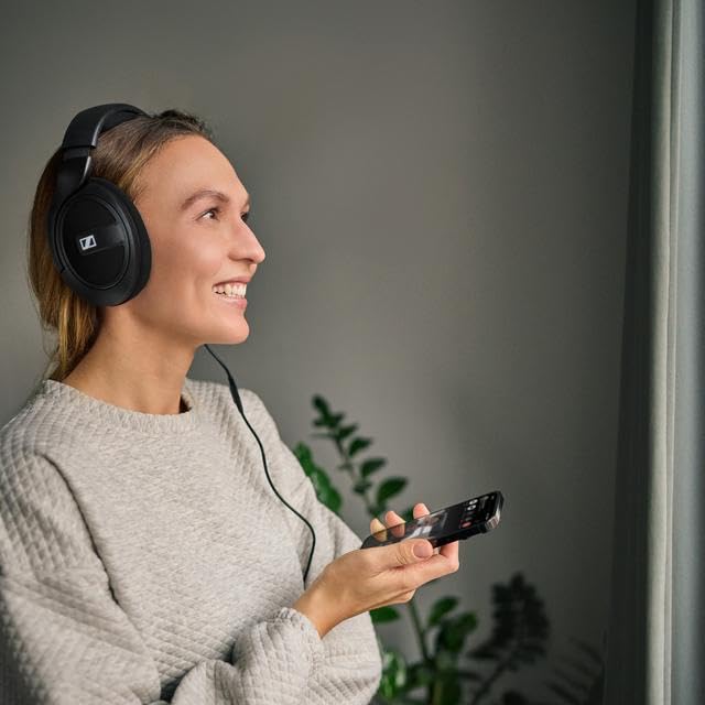 Sennheiser HD 569 6.3 mm jack supports professional audio equipment.