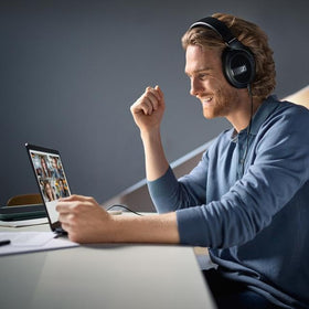 Soft replaceable ear pads on Sennheiser HD 569 boost long-wear comfort.