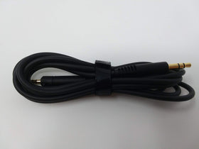 Sennheiser short cable with 2.5mm and 3.5mm plugs for versatile compatibility.