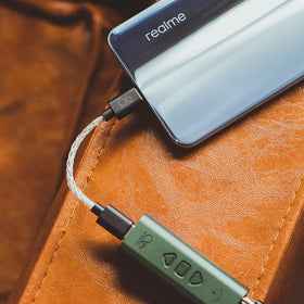 Shanling L3 portable DAC setup supports high-quality audio on the go.