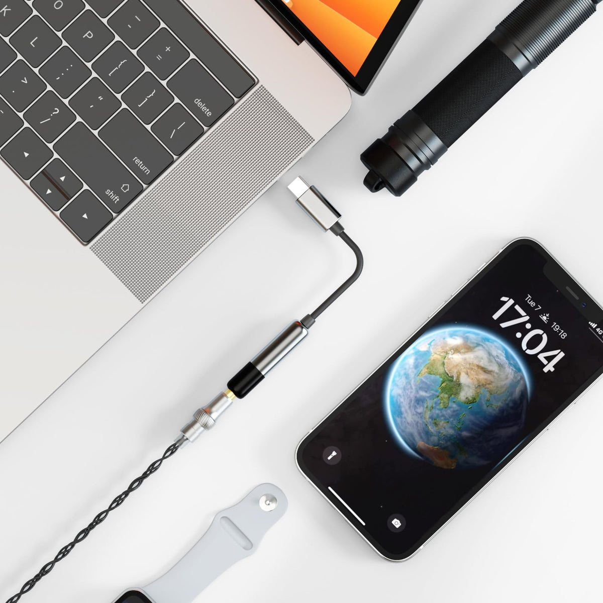 SHANLING UA MINI powering over-ear headphones, provides stronger drive for detailed sound