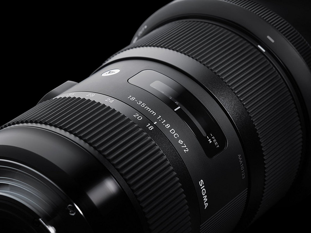 Sigma 18-35mm lens glass elements reduce aberrations for sharpness