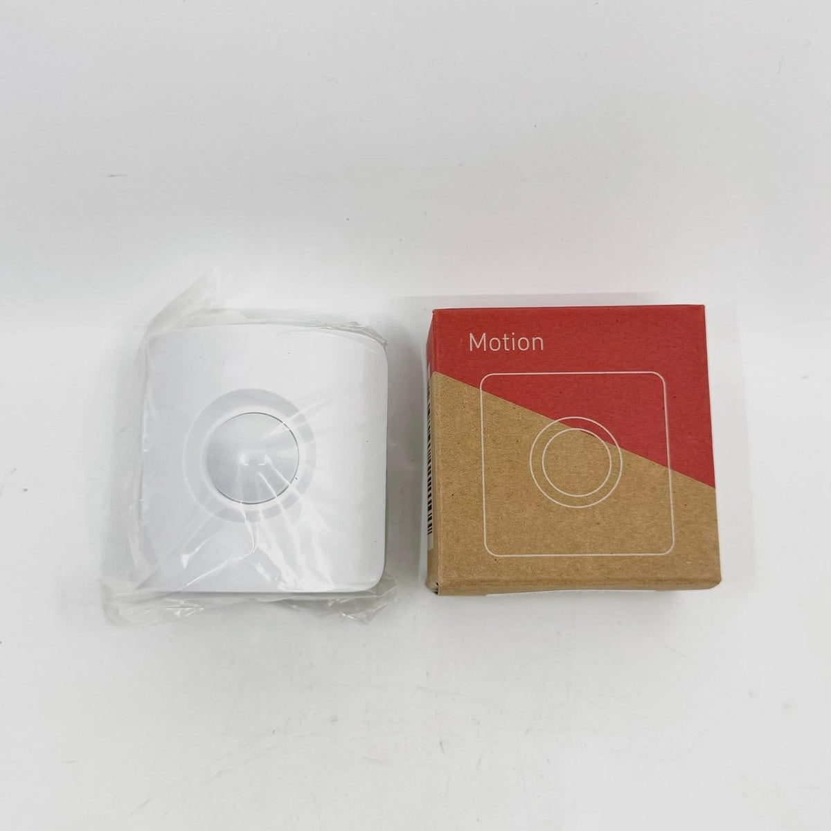 SimpliSafe MS3 motion sensor white in-box photo confirms authentic packaging.