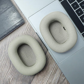 Sinowo sweat-proof surface helps keep ears cool during workouts.