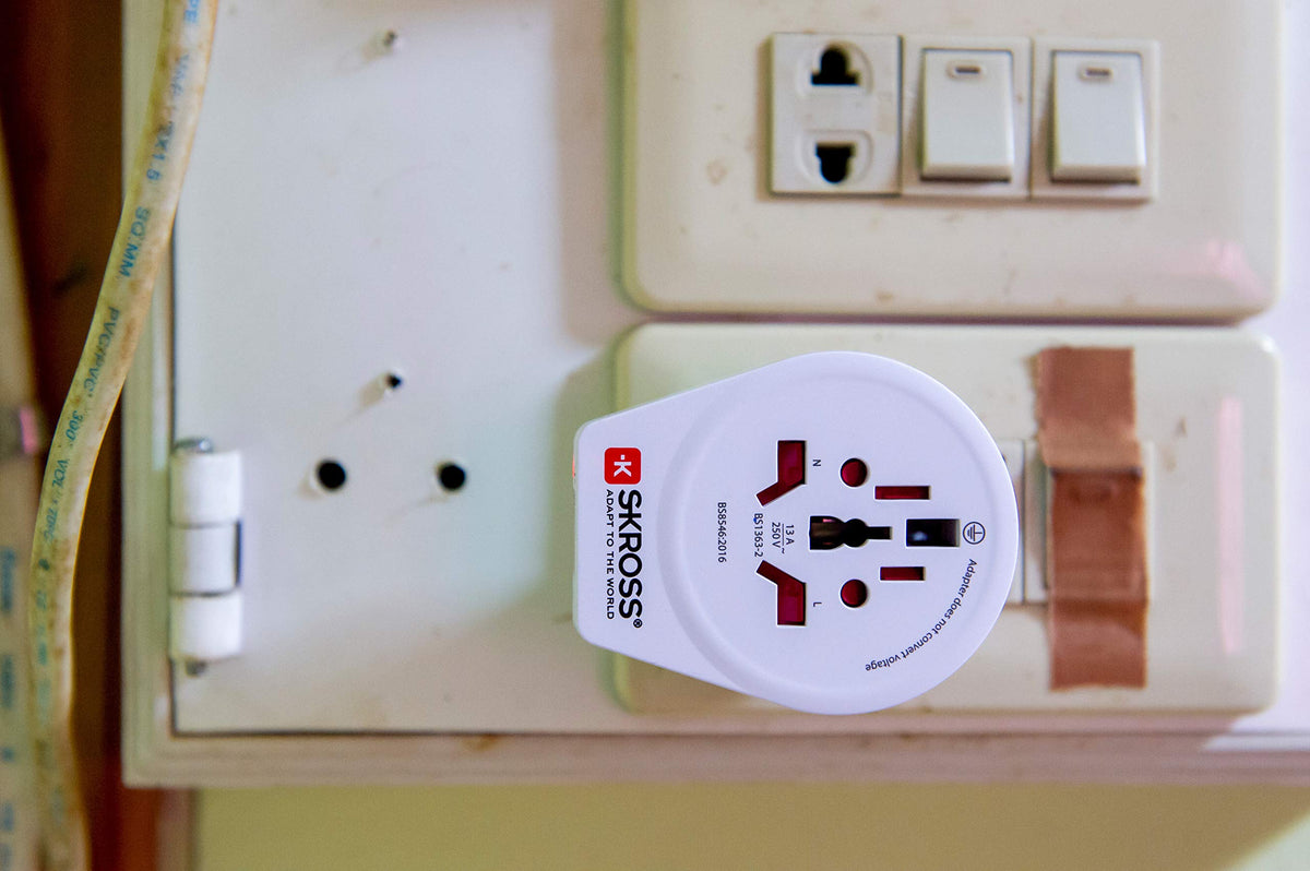 SKROSS world-to-europe USB adaptor USB ports ready for devices