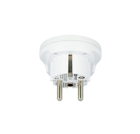 SKROSS white adaptor beside charging cable showcasing quick charging potential