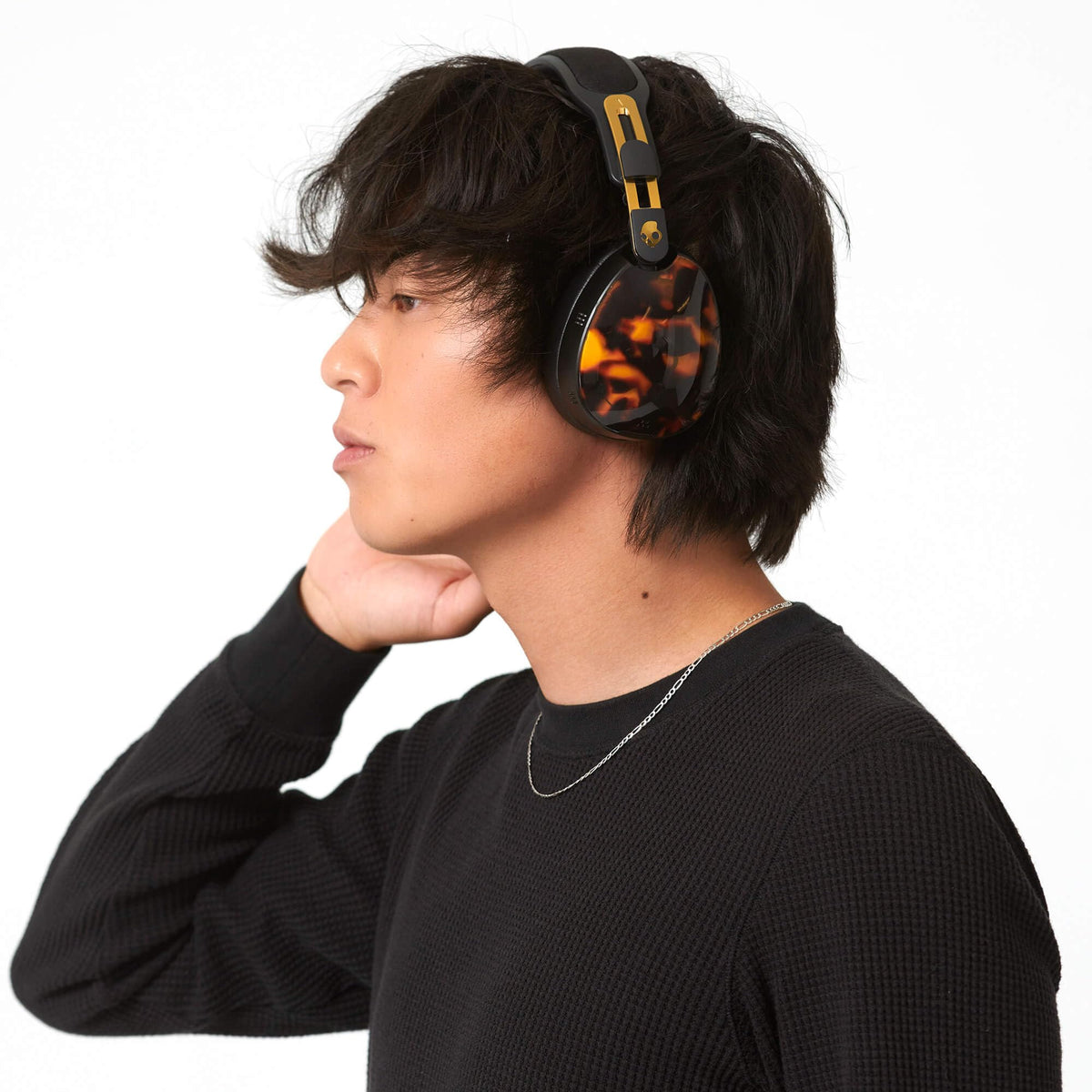 Close-up of Aviator 900 ANC ear cups, showing memory foam comfort.
