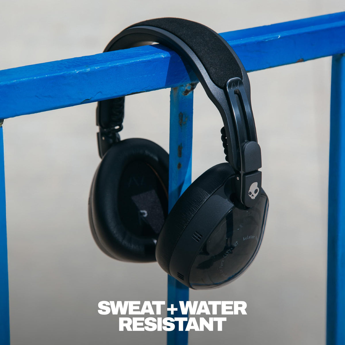 Aviator 900 ANC close-up highlighting THX Spatial Audio for immersive surround.