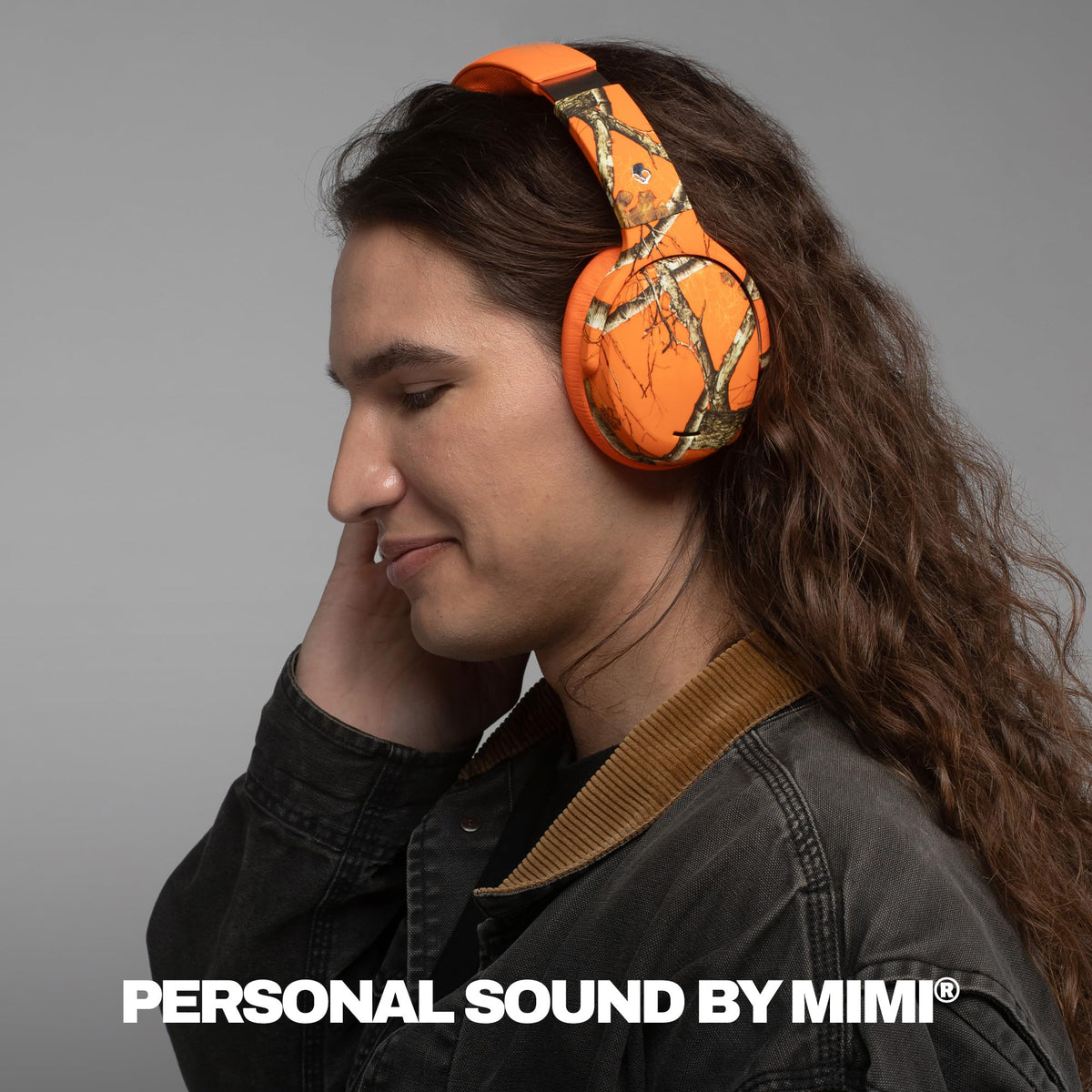 Skullcandy Crusher ANC 2 active noise cancelling in a busy setting.