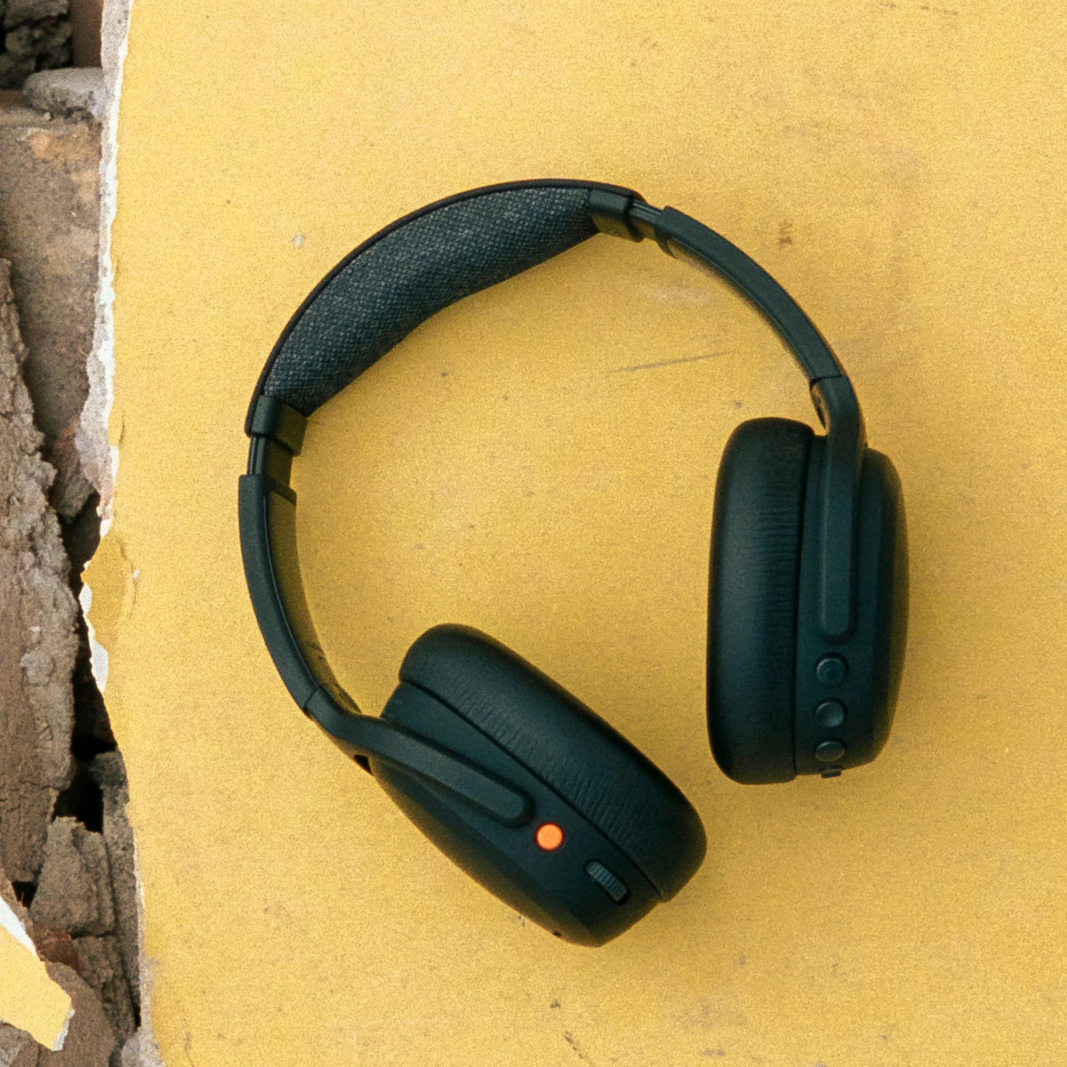 Skullcandy Crusher ANC 2 transport case highlighting portability and protection