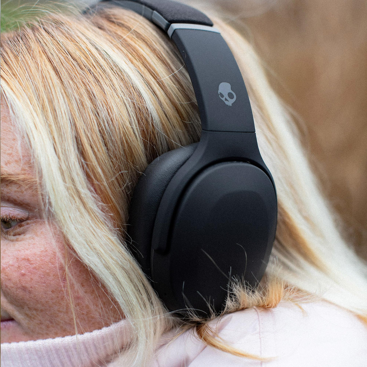 Skullcandy Crusher Evo battery indicator view for long listening sessions.