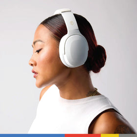 Extra USB-C charging cable included with Skullcandy Crusher Evo for convenient charging.