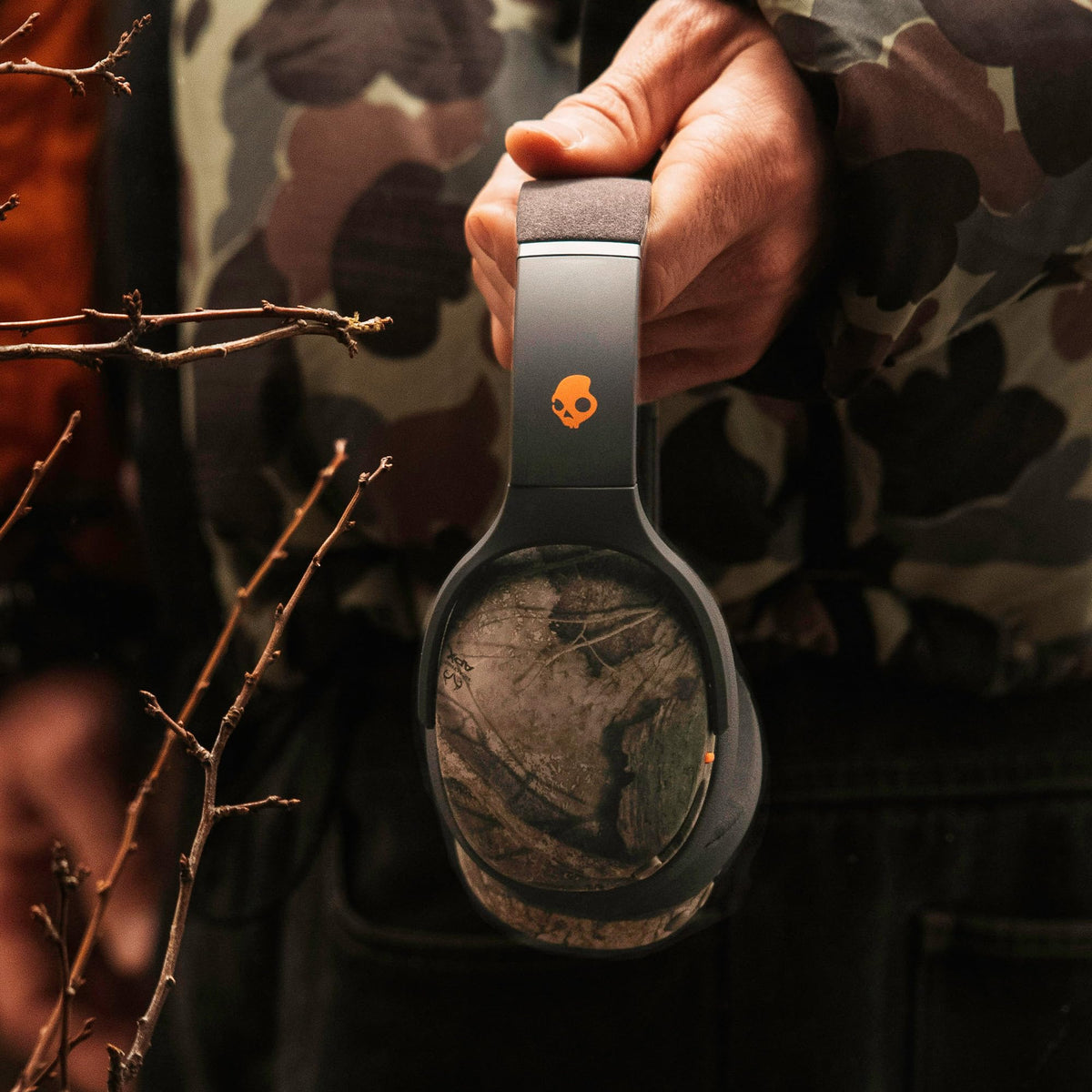 Skullcandy Crusher Evo flat-folding design for portable, durable setup.
