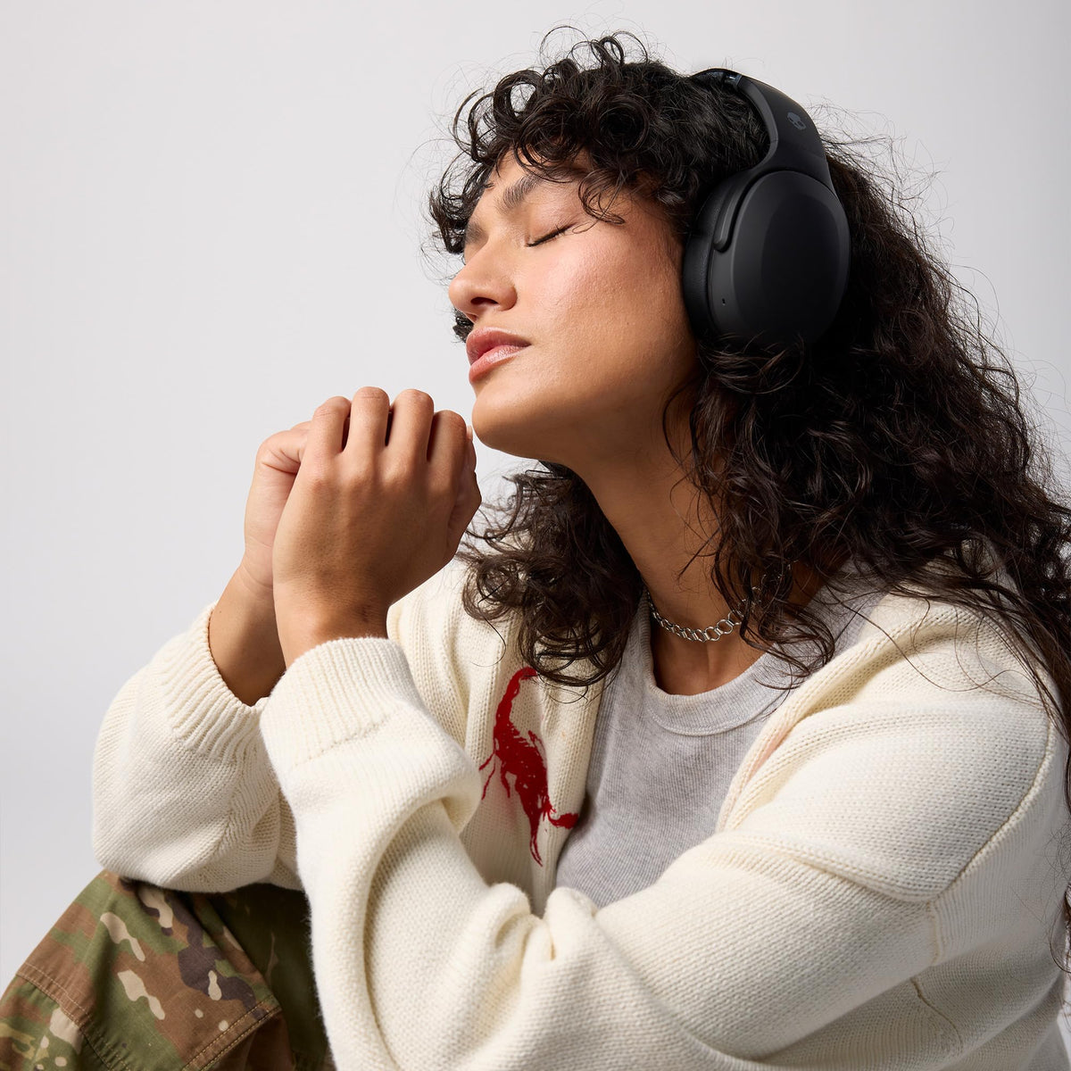 Skullcandy Crusher Evo headphones on-ear controls for easy calls and track changes.