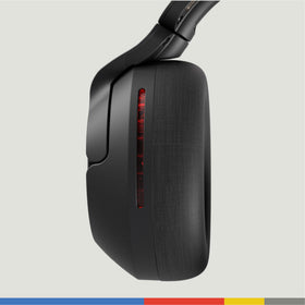 Removable microphone on Skullcandy Crusher PLYR 720 for flexible use