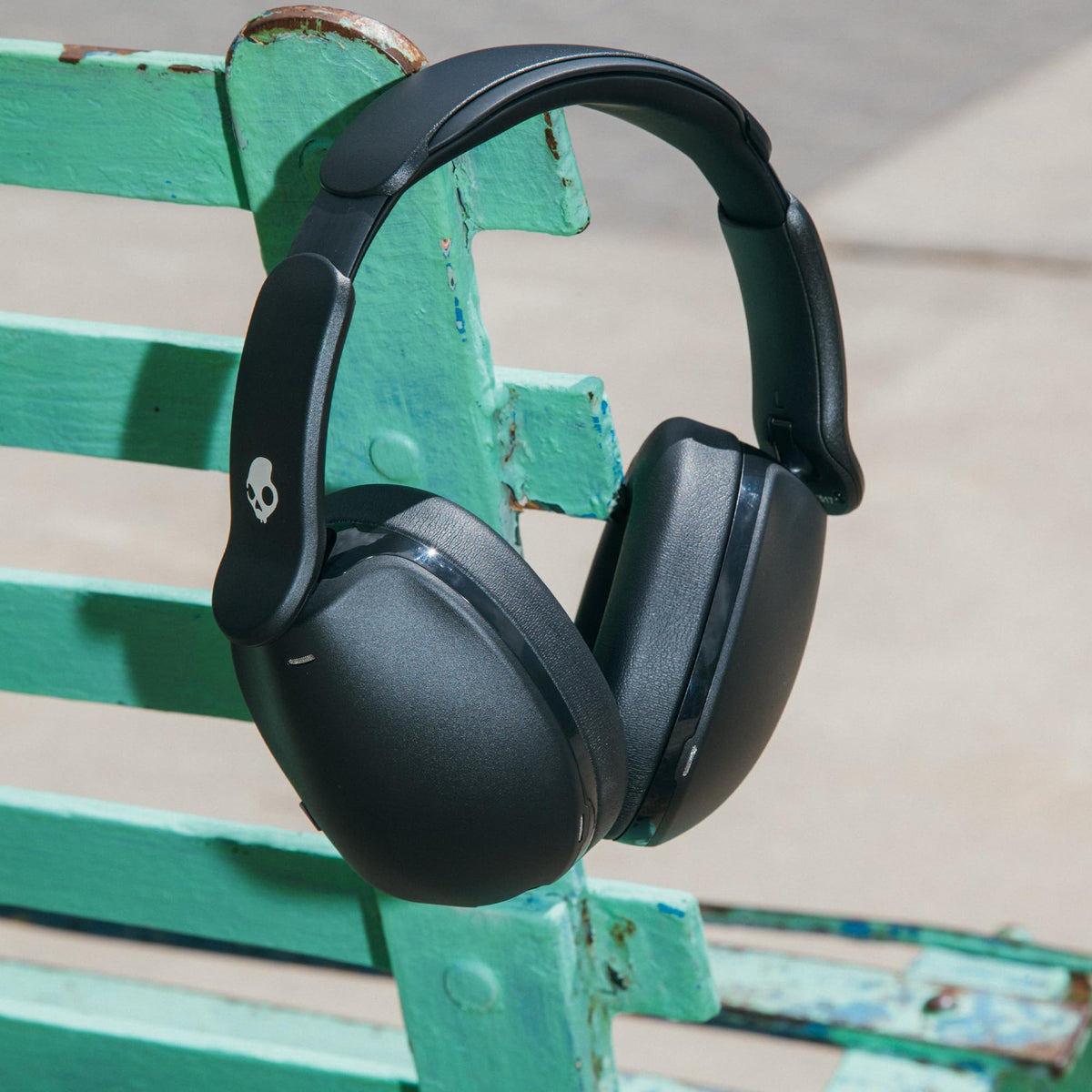 Skullcandy Hesh 360 flat-fold design for compact travel storage
