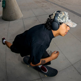 Skullcandy Hesh ANC built-in mic and controls simplify calls and track skipping.