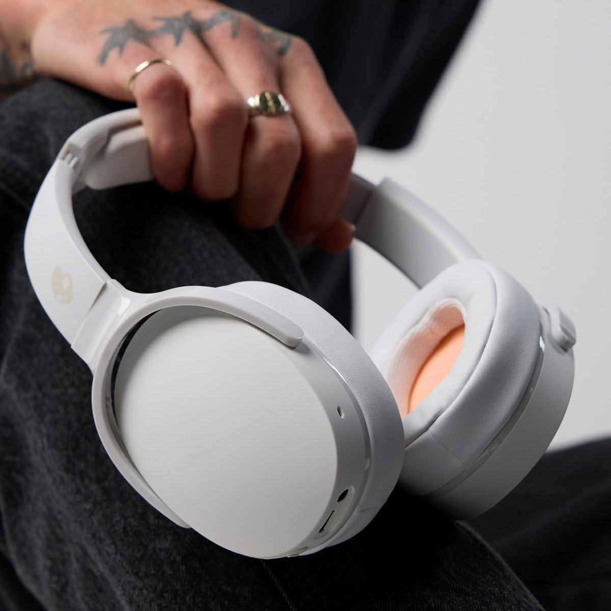 Skullcandy Hesh Evo control buttons visible for calls and playback convenience