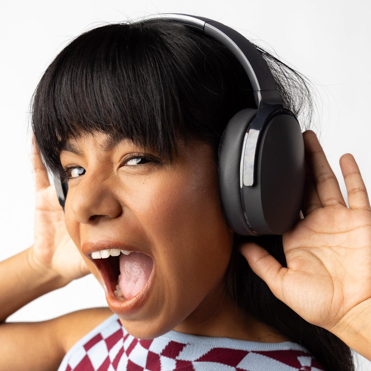 Skullcandy Hesh Evo worn for immersive over-ear listening.