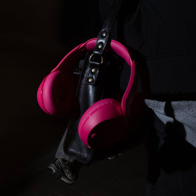 Skullcandy Icon 180 earpad close-up highlighting cushioned comfort for long listening
