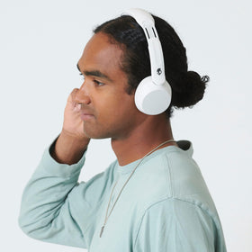 Skullcandy Icon 180 connected with 3.5mm cable for wired listening