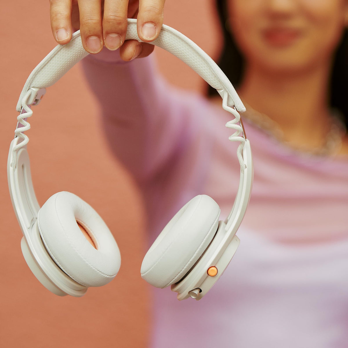 Skullcandy Icon ANC with IPX4 sweat resistance, ready for workouts and outdoor adventures.