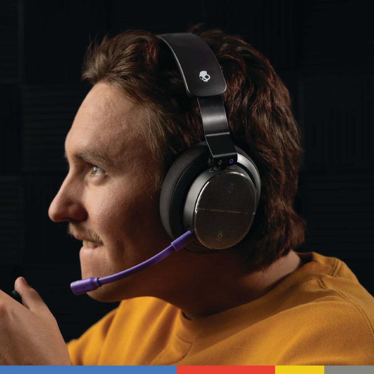 Skullcandy PLYR earcup controls close-up, quick access to volume and mic mute