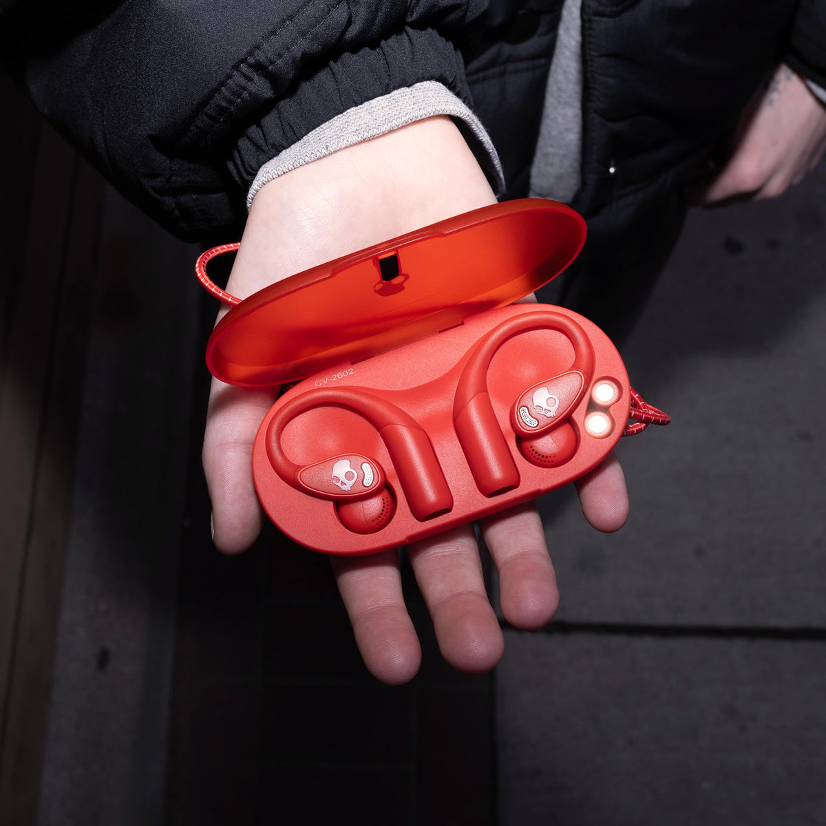 Skullcandy Push 540 detachable neckband adds security and easy on-off wear.