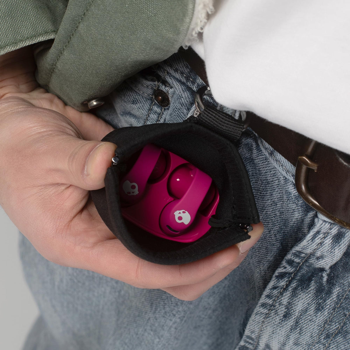 Rapid charge provides hours of playback in minutes