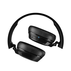 Skullcandy Riff worn by commuter demonstrating portability and quick-charge benefit