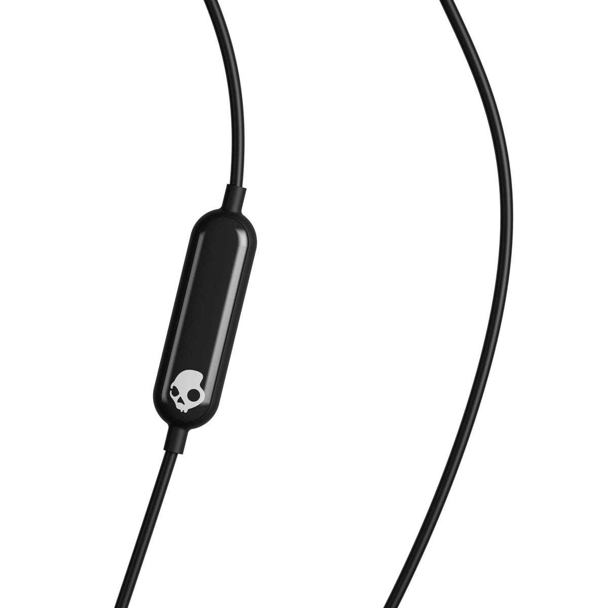 Skullcandy Set Lightning iphone-connector shot highlights seamless iPhone compatibility.