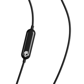 Skullcandy Set Lightning iphone-connector shot highlights seamless iPhone compatibility.