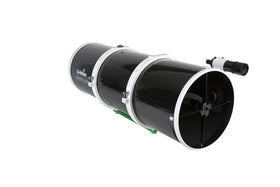 Knife-edge baffles minimize stray light for cleaner images.