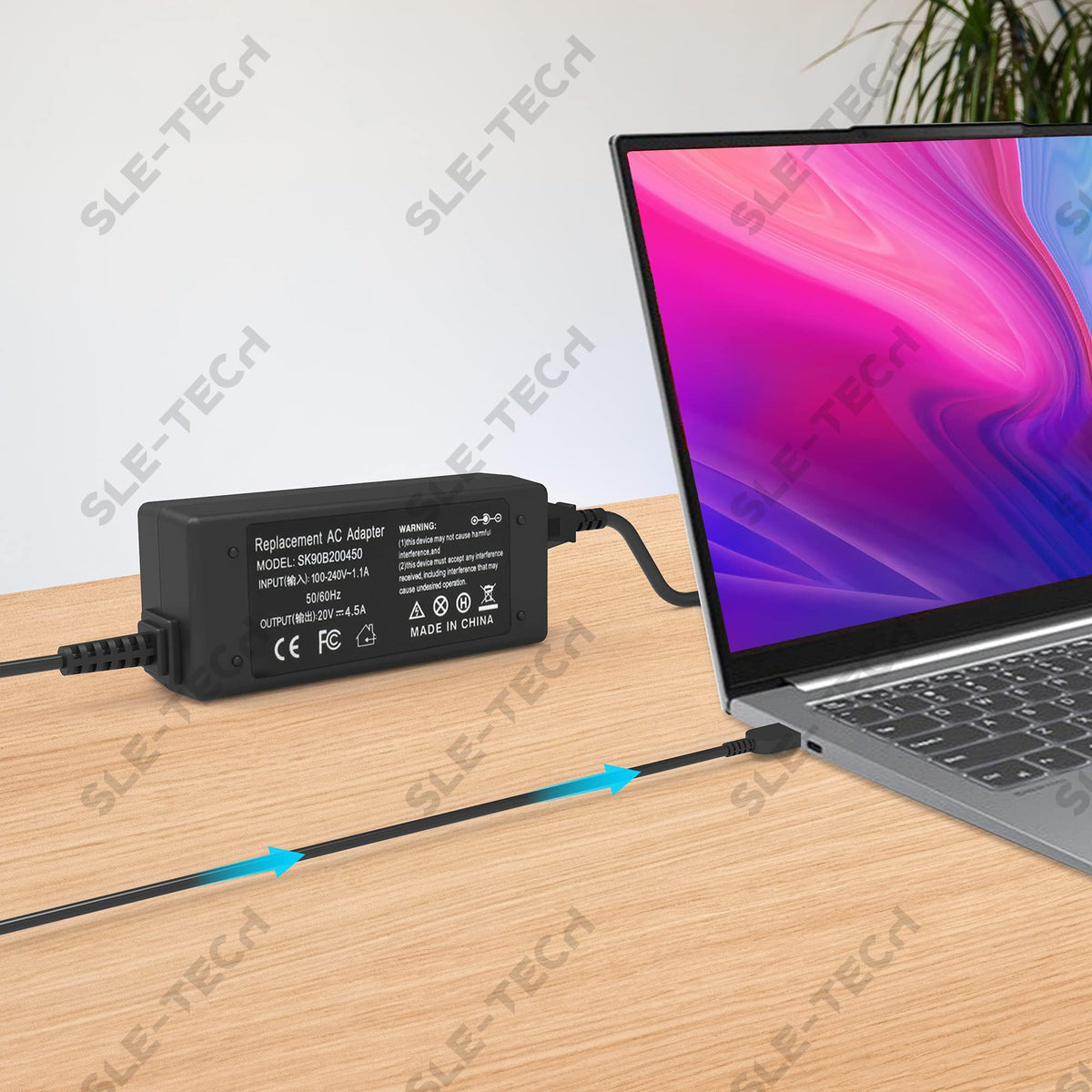 Packaging content shows charger and power cord for quick setup.