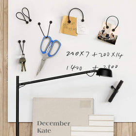 Smart&Cool cord organizer with magnetic closure secures cables quickly.
