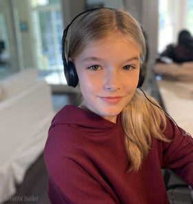 SmithOutlet on-ear black headphones for busy study spaces.