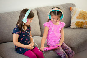 Snug Play+ 40mm drivers deliver clear, wide range sound.