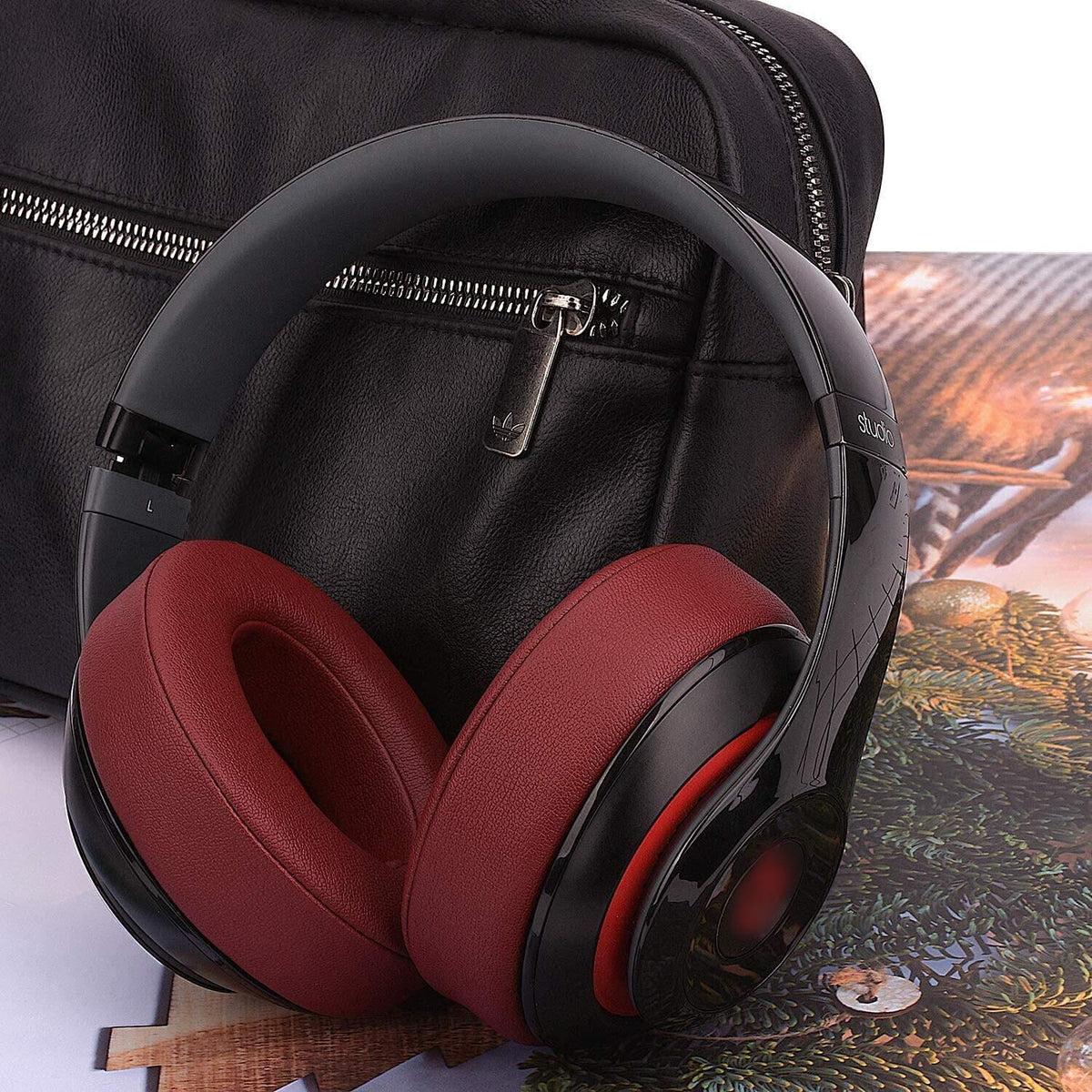 SoloWIT Burgundy ear pads protein leather detail with premium look