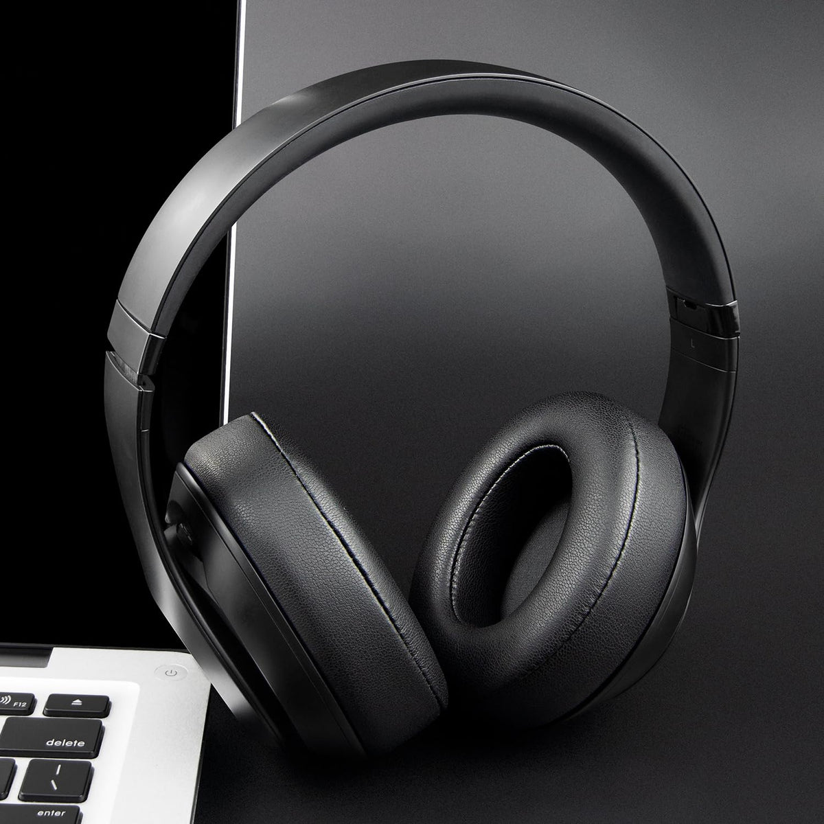 SoloWIT triangle-opener included for quick, tool-free Beats Studio pad installation