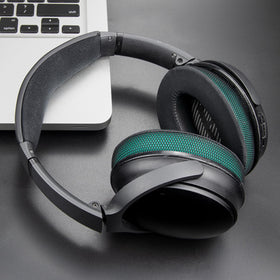 SoloWIT QC35 ice silk fabric close-up shows cooling-gel layer for moisture control.