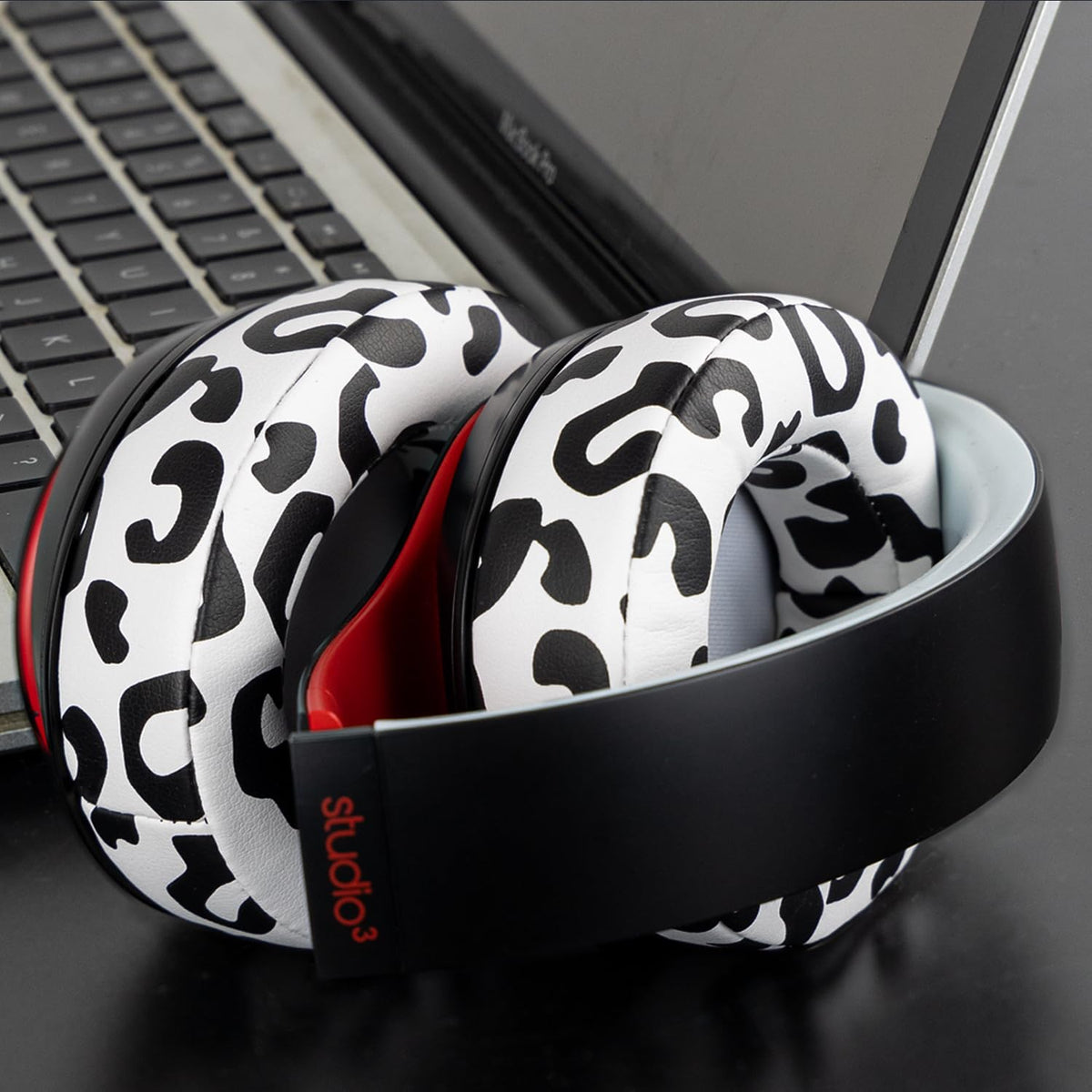 SoloWIT Snow Leopard cushions add premium look and comfort on headphones.