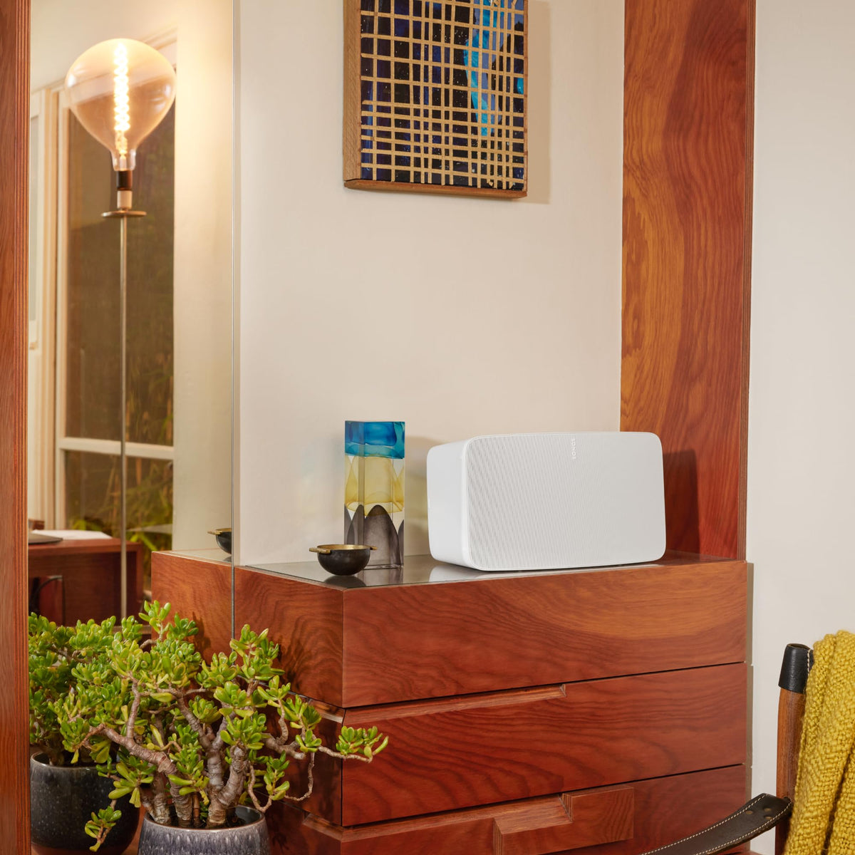 Sonos Five white connectivity with 3.5mm line-in and wireless control.