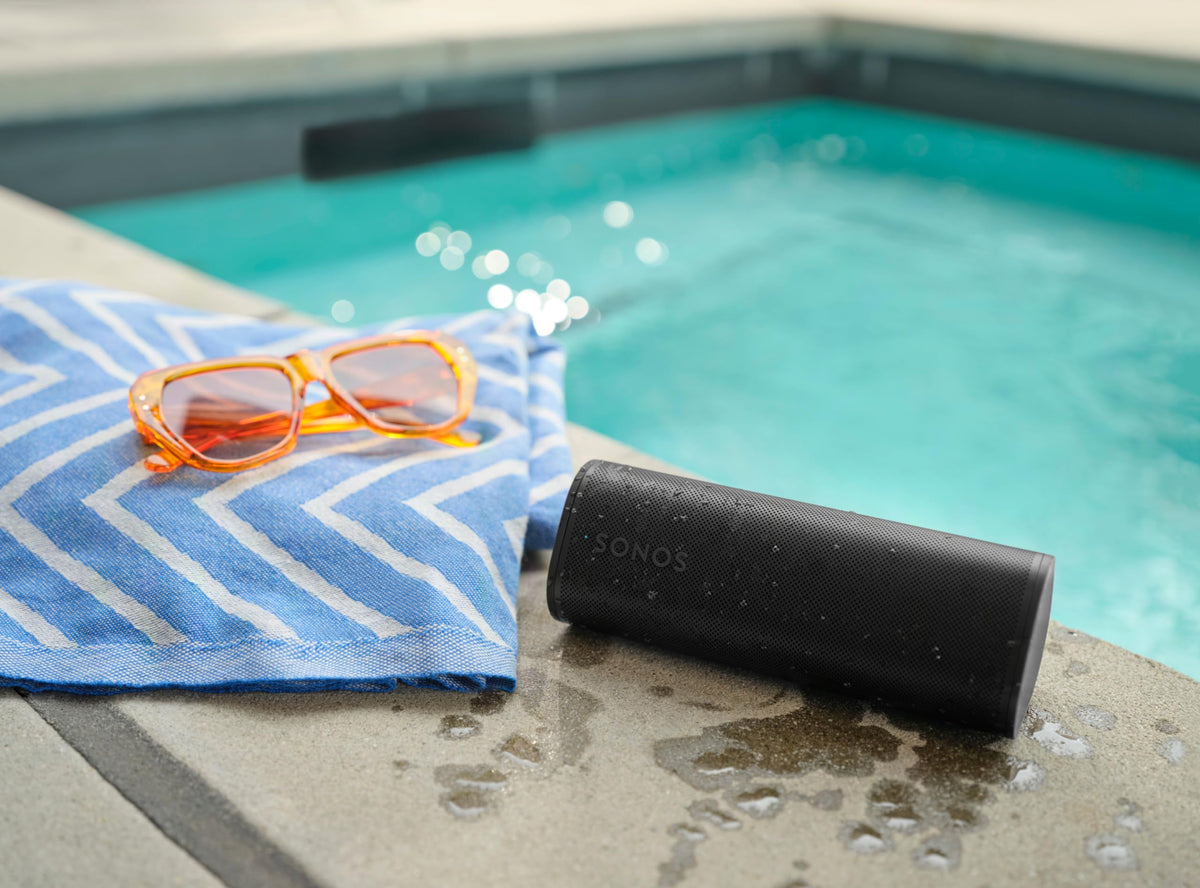 Sonos Roam 2 Black compact size fits bags easily.