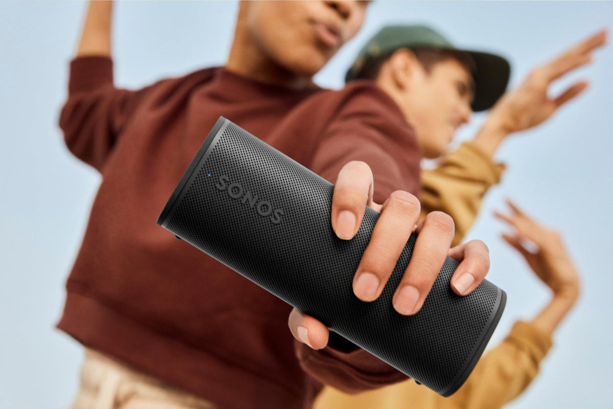 Sonos Roam 2 Black USB-C charging enables quick power.