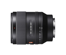 Sony Alpha FE 35mm F1.4 GM lens bokeh close-up rendering for subject separation.