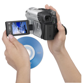 Sony DCR-DVD108 40x optical zoom close-up enables distant subjects to come closer.