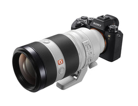 Sony FE 100-400mm GM OSS lens side profile highlighting lightweight build