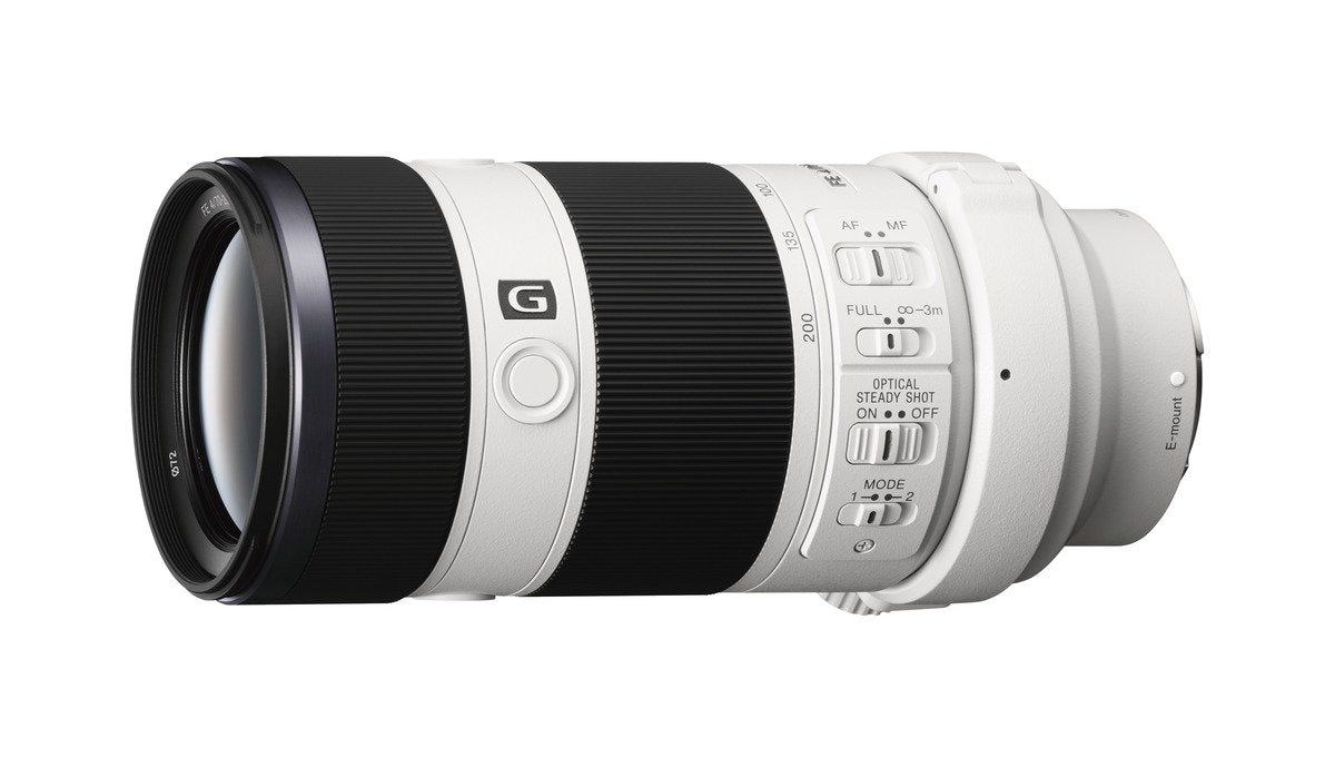 Mounted on Sony Alpha, fast autofocus demonstrated by the 70-200mm f/4 G OSS